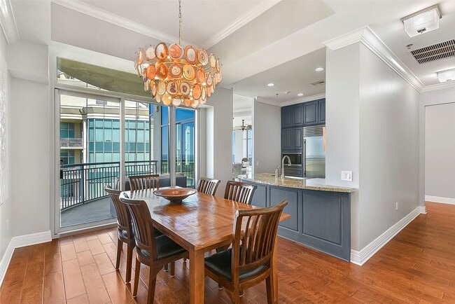 Building Photo - 801 E Beach Dr