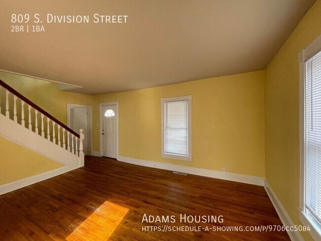 Building Photo - 809 S Division St