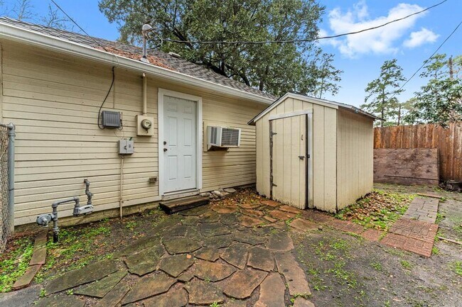Building Photo - 14826 N Eldridge Pkwy