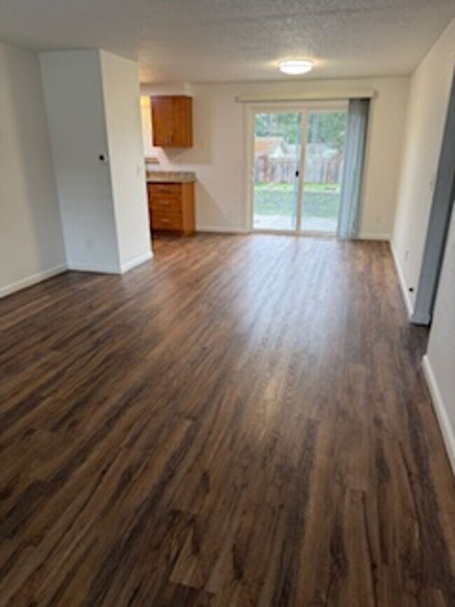 Building Photo - Central Lakes - Lakewood Duplex