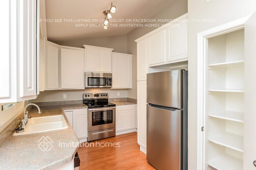 Building Photo - 5954 E Elmwood St