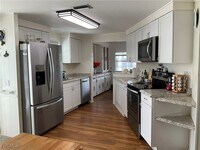 Building Photo - 566 Hogan Dr