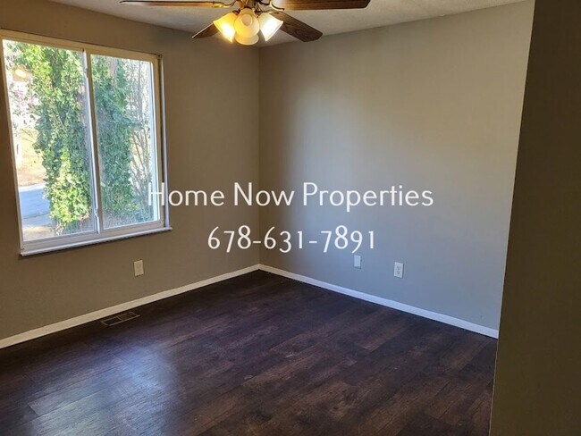 Building Photo - Beautiful 5 bedroom/3 bath in Stone Mountain!