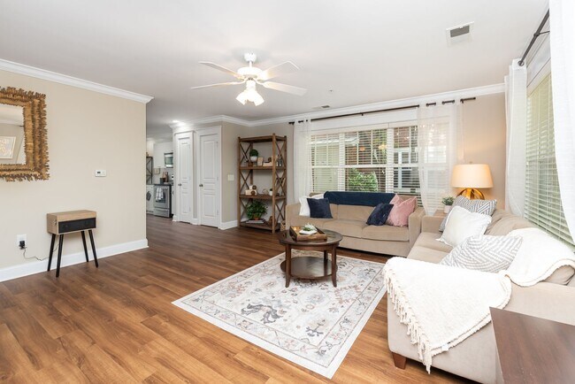 Building Photo - 3 Bedroom Flat, End unit Apartment - Available at Woodlands with $500 deposit. Ask your leasing a...