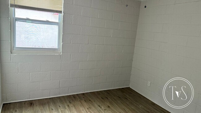 Building Photo - 918 Lynah St