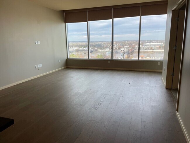 Building Photo - River Market Tower - Unit 1302