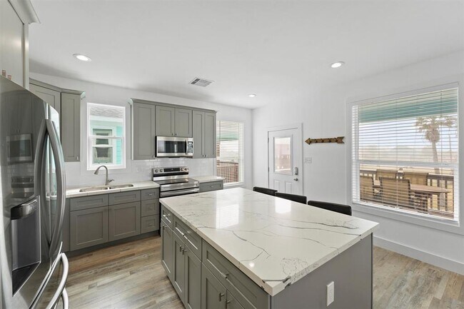 Building Photo - 4025 Vista Blvd