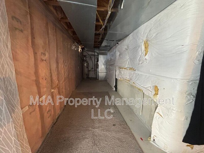 Building Photo - 31 Kintail St