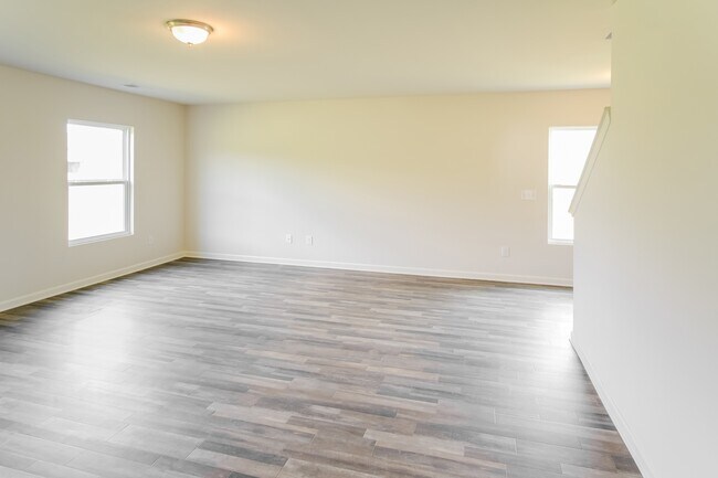 Building Photo - 4112 Lake Russell Dr