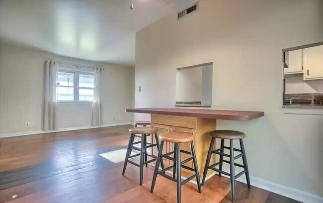 Building Photo - 519 St Marys Dr