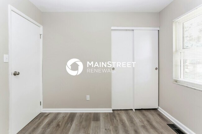 Building Photo - 3 Bedroom Pet-Friendly Home in Columbus, OH with Main Street Renewal