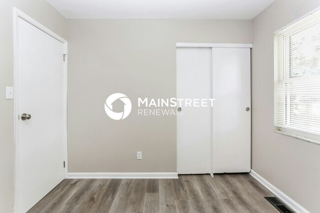 Building Photo - 4 Bedroom Pet-Friendly Home in Columbus, OH with Main Street Renewal