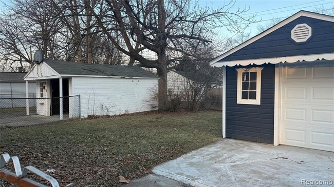 Building Photo - 3003 Dudley St