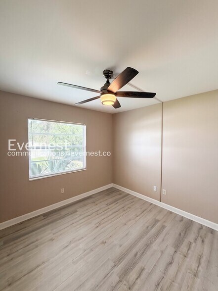 Building Photo - 12849 Tallowood Dr