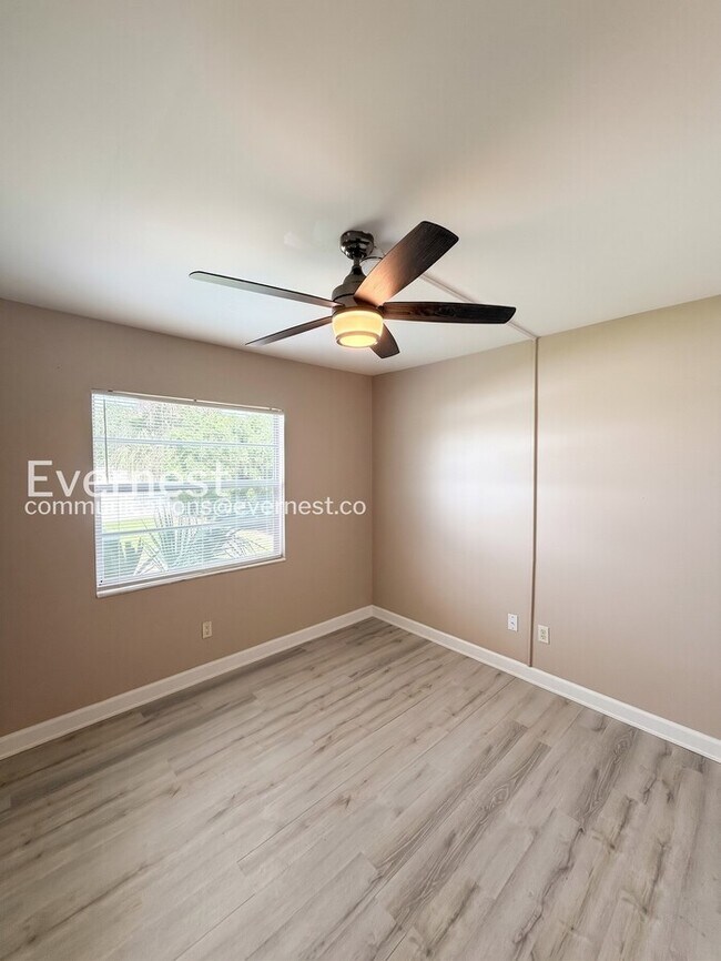 Building Photo - 3 Bed/2 Bath Home with Garage / Pet-Friendly / Vouchers Accepted / Available Now!