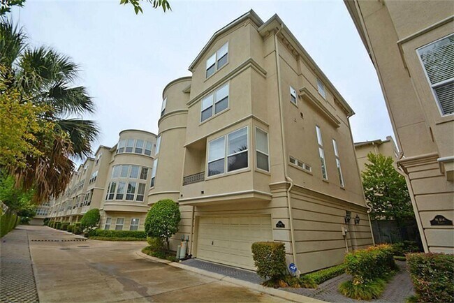 Building Photo - 1515 Hyde Park Blvd