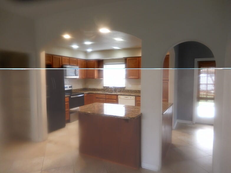 Building Photo - 1400 Corbett Ln