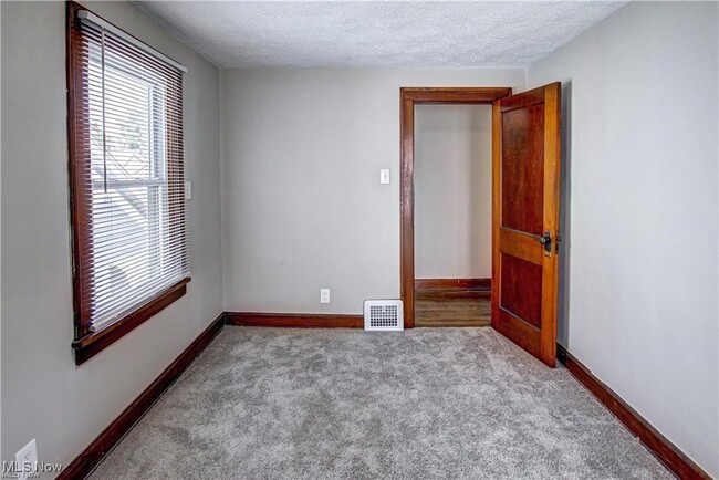 Building Photo - 1513 Treadway Ave