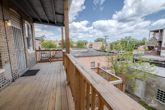 Building Photo - Modern 4BR Apartment with Hardwood Floors, Balcony & Central A/C