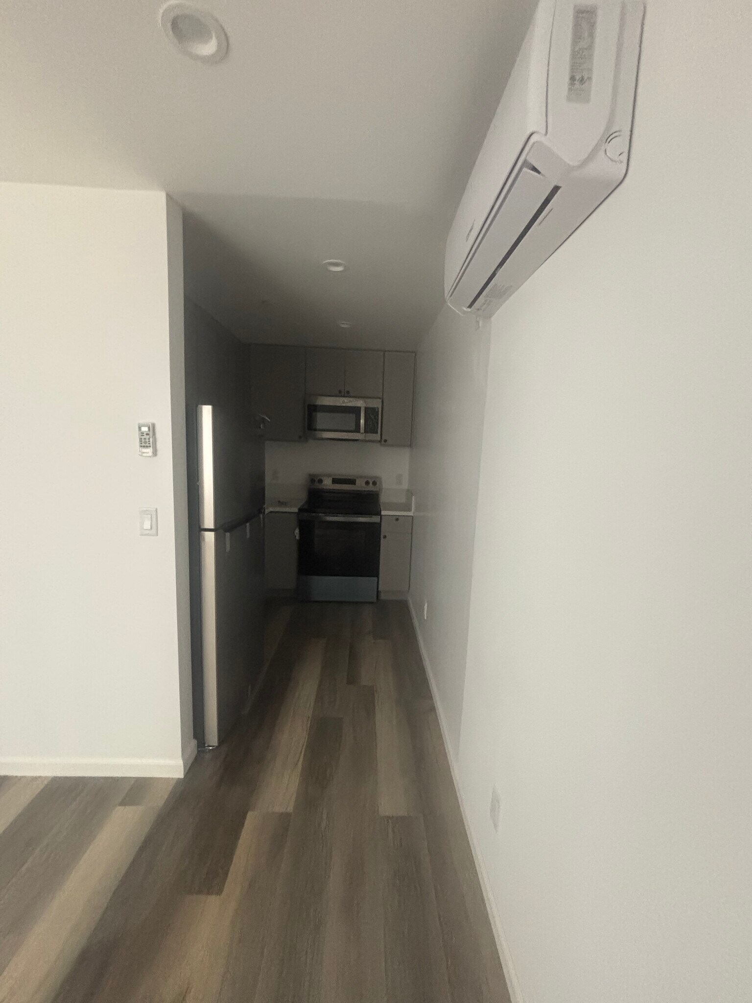 Building Photo - 3006 S Palm Grove Ave