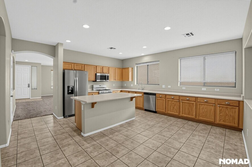 Building Photo - 3314 N 126th Dr