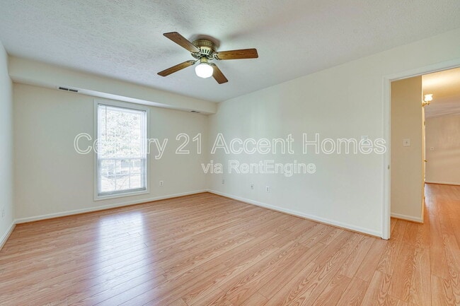 Building Photo - 9941 Oakton Terrace Rd