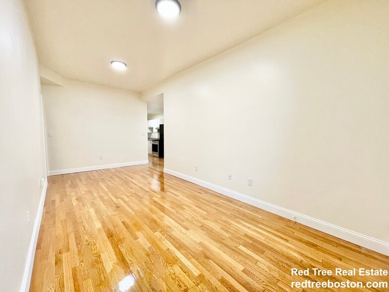 Building Photo - 523 E 3rd St