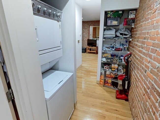 Building Photo - 87 Gainsborough St