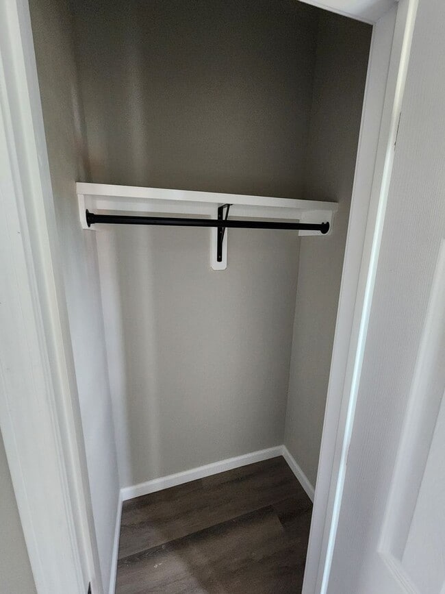 Building Photo - Spacious 3-Bedroom, 2-Bathroom Home AVAILABLE NOW!!