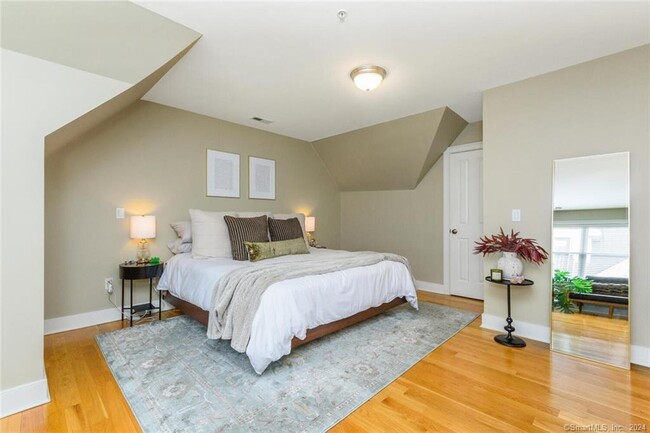 Building Photo - 109 Forest St