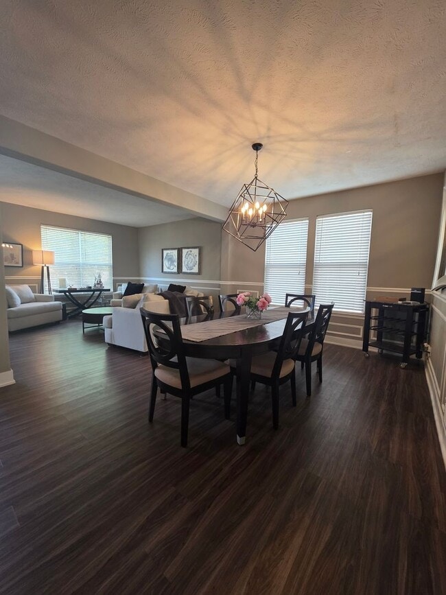 Building Photo - Executive Four Bedroom Rental w/ Office!