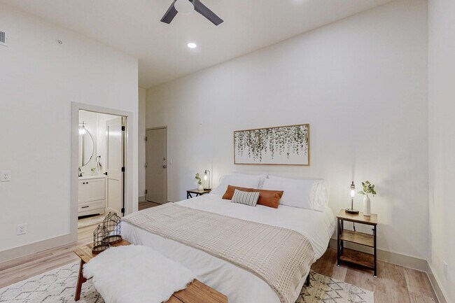 Building Photo - 223 Sierra Dr SE