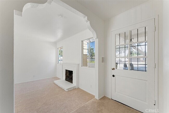 Building Photo - Move-In Ready 3-Bedroom Home on an Oversiz...