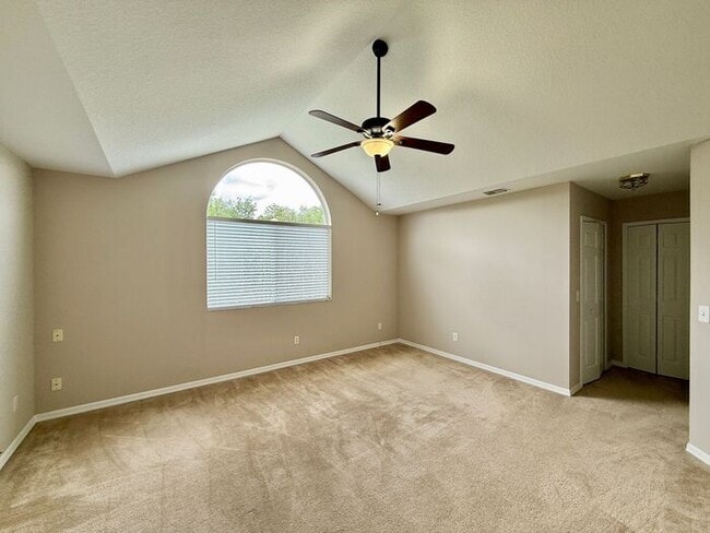 Building Photo - LARGE AND SPACIOUS 4/3 HOME IN EAST ORLANDO WEDGEFIED COMMUNITY