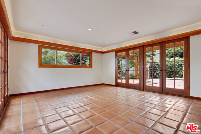 Building Photo - 5942 Paseo Cyn Dr