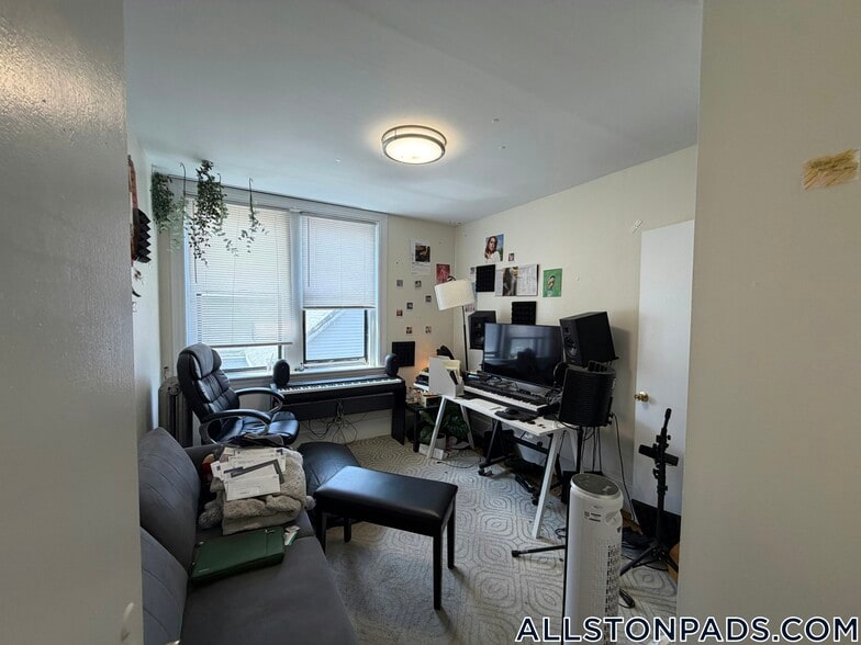 Building Photo - 11 Barrows St