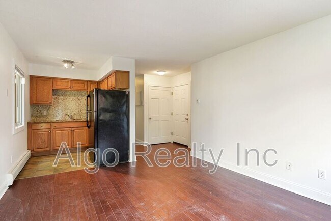 Building Photo - 729 E 16th St