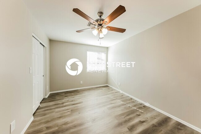 Building Photo - 3 Bedroom Pet-Friendly Home in Phoenix, AZ with Main Street Renewal