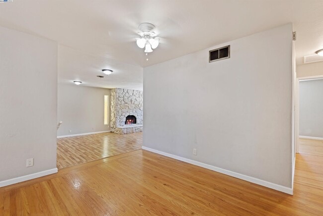 Building Photo - 666 Bluefield Ln