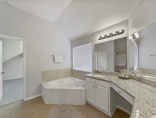 Building Photo - 8214 Garrison Point Dr