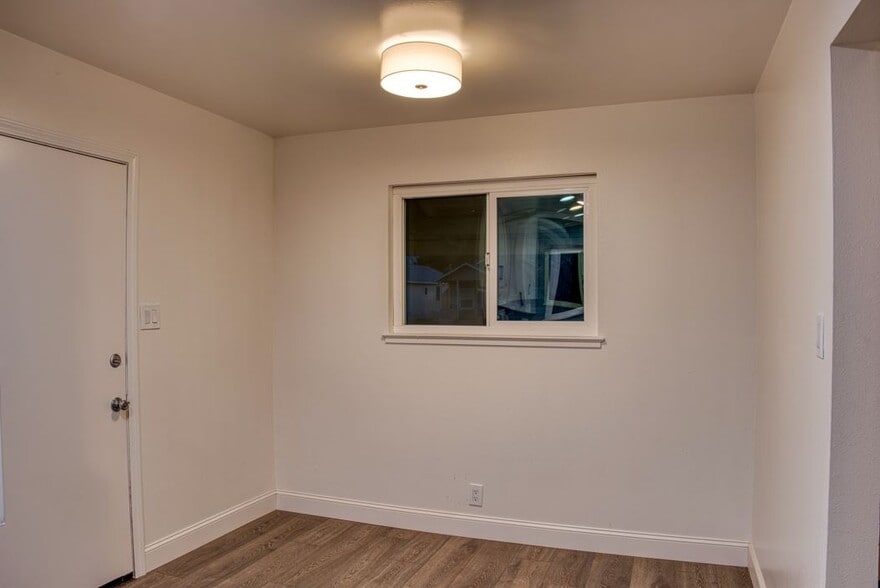 Building Photo - 1009 E Alexander Ave