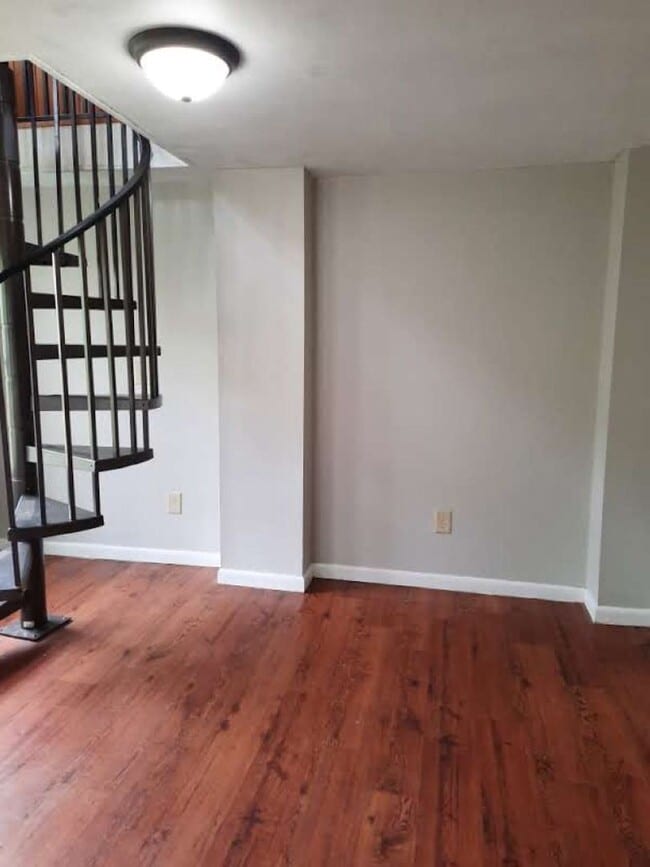 Building Photo - $1,500 - 2 Bedroom 1.5 Bathroom Cottage on...