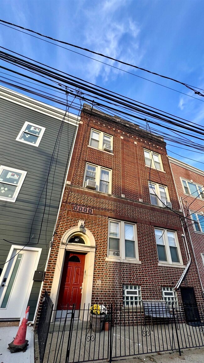 Building Photo - 76 Beacon Ave