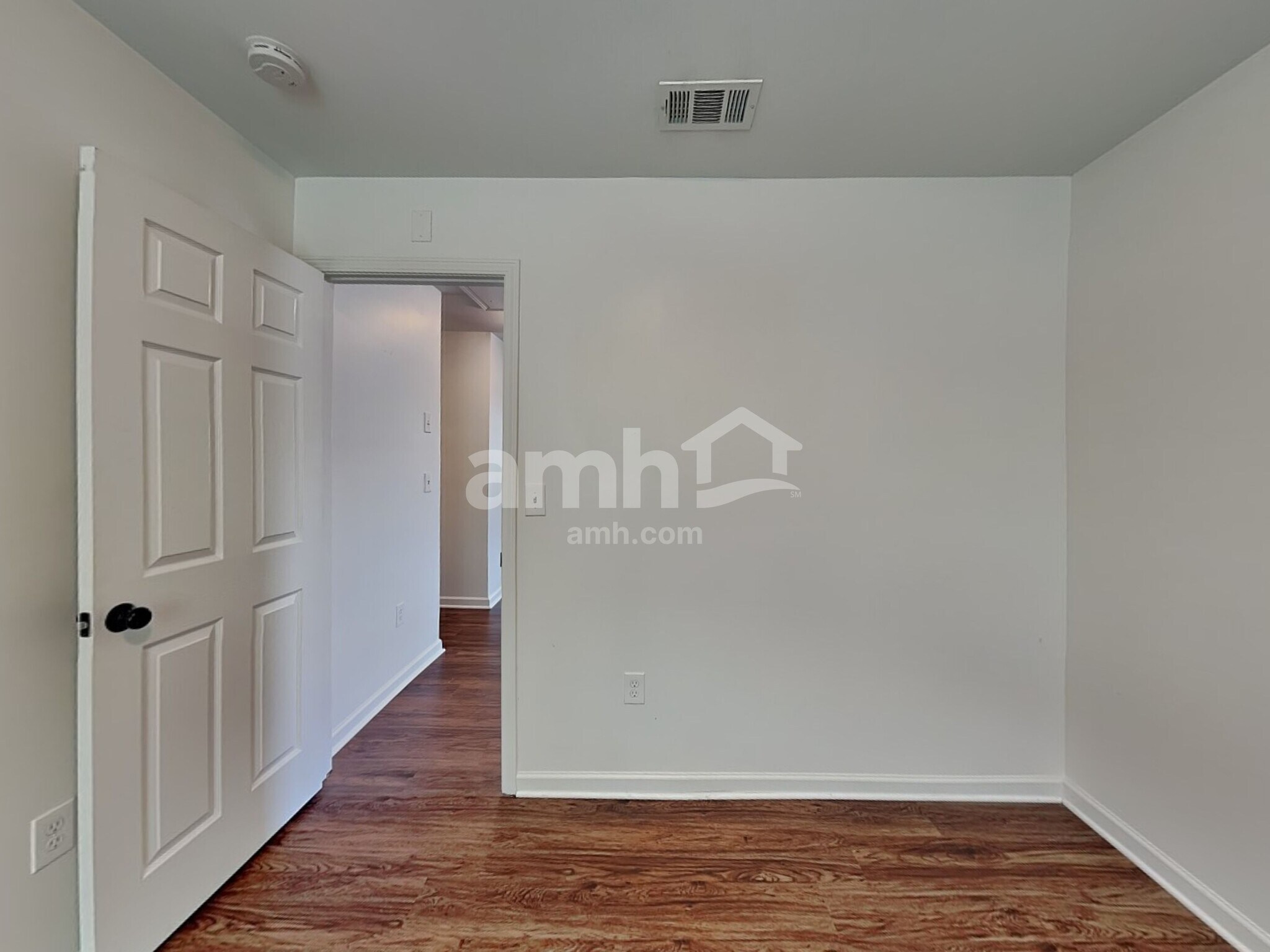 Building Photo - 1617 Shire Village Dr