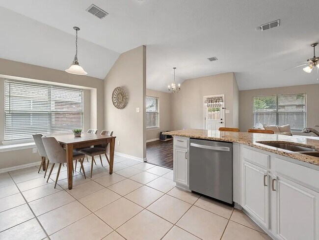 Building Photo - 3205 Chesington Dr