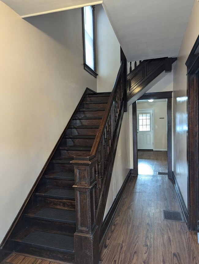 Building Photo - Three Bedroom, Single Family Home with Lot...