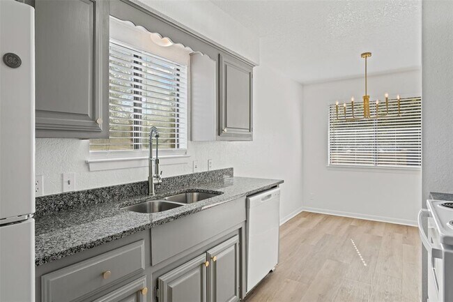 Building Photo - 2313 Paul Revere St