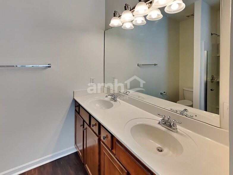 Building Photo - 9640 Turning Wheel Dr