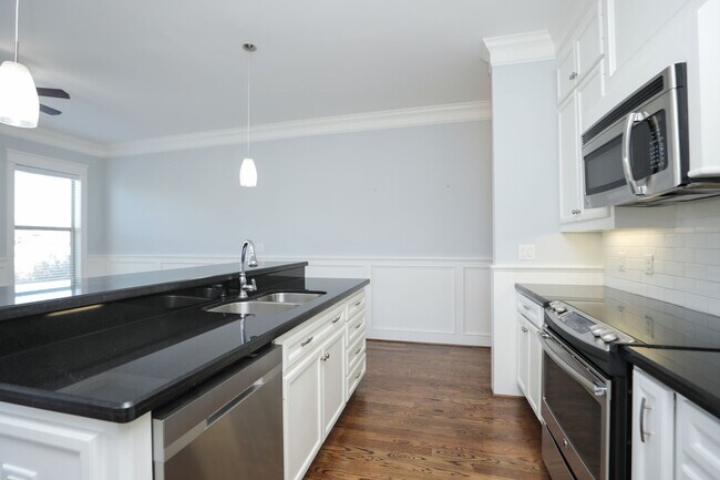 Building Photo - 2802 Morrison St