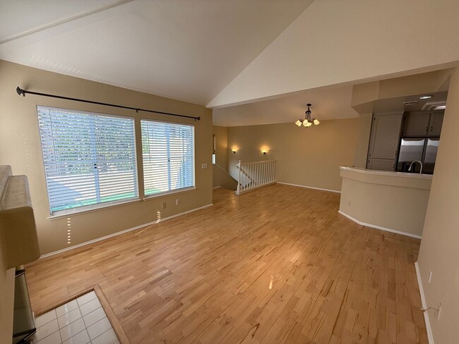 Building Photo - 2 Bed, 2 Bath Townhome in Belsera with att...